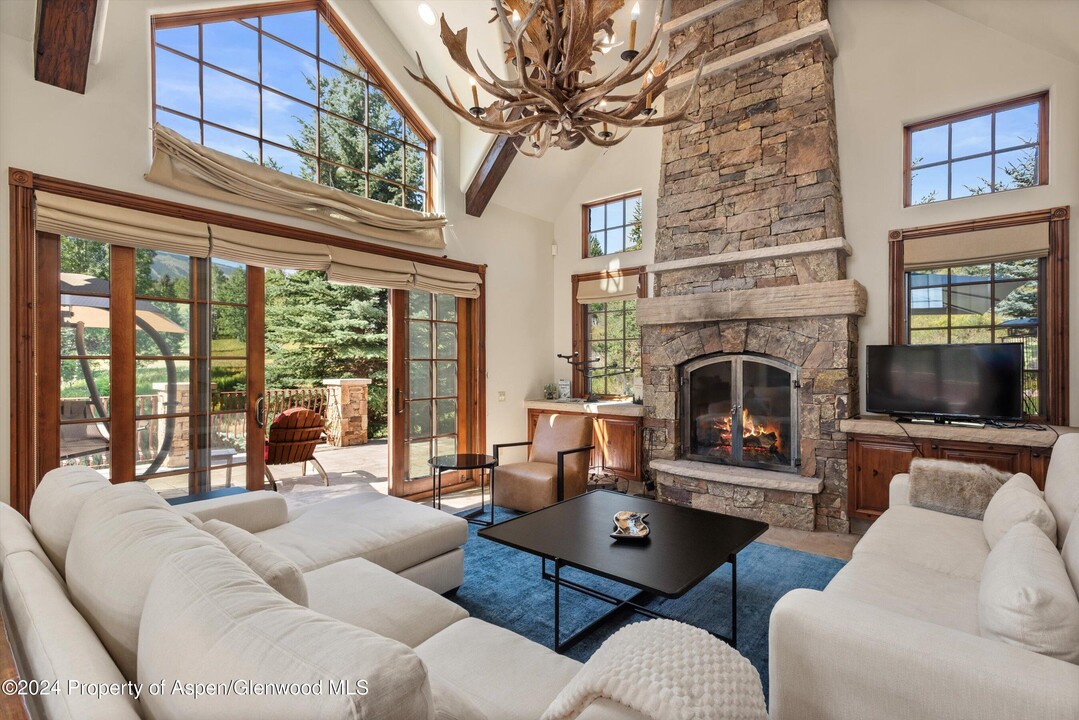 71 Meadow Rd in Snowmass Village, CO - Building Photo