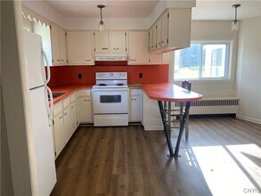 660 County Rte 1 in Oswego, NY - Foto de edificio - Building Photo