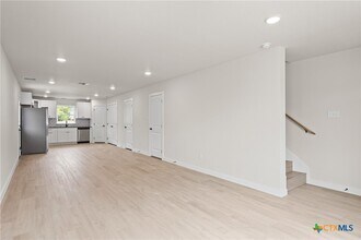 1204 Martin Luther King Jr Ln in Temple, TX - Foto de edificio - Building Photo