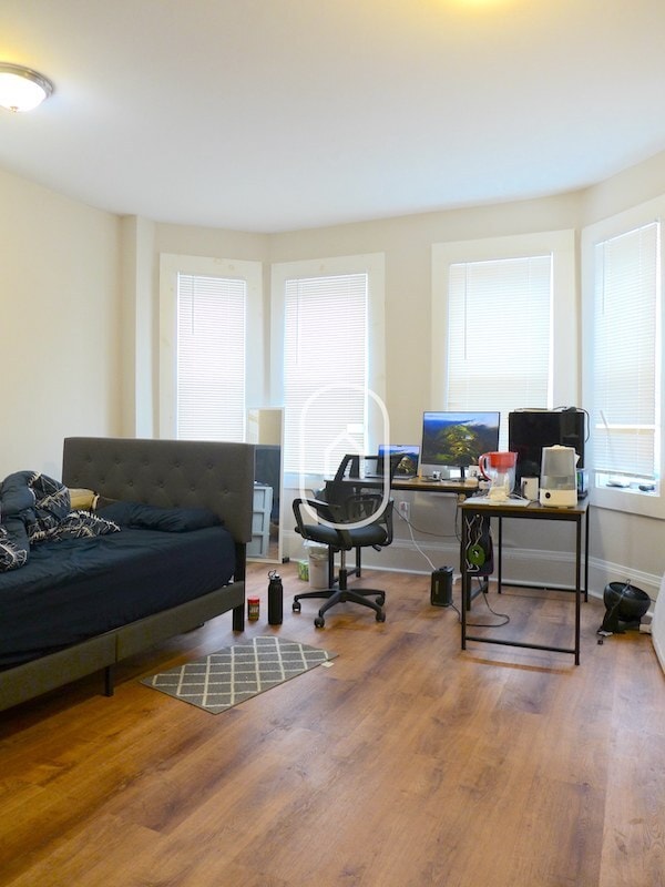 3155 Washington St, Unit 2