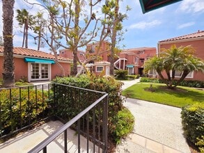 409 Utica Avenue in Huntington Beach, CA - Building Photo - Building Photo