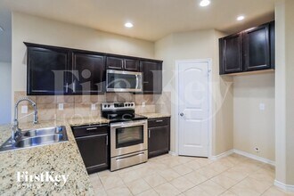 522 Cantebury Park Ln in Ponder, TX - Foto de edificio - Building Photo