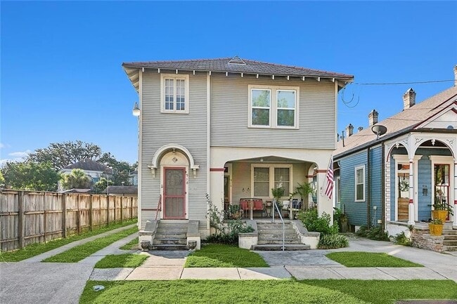 property at 918 N Hennessey St