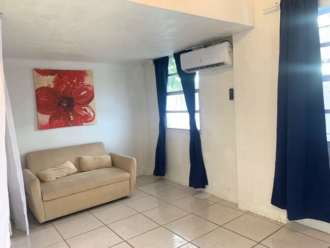 2131 Arthur St in Hollywood, FL - Foto de edificio - Building Photo