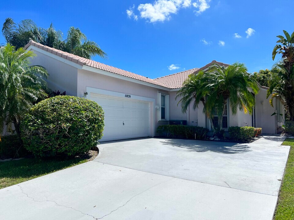 10839 Madison Dr in Boynton Beach, FL - Building Photo