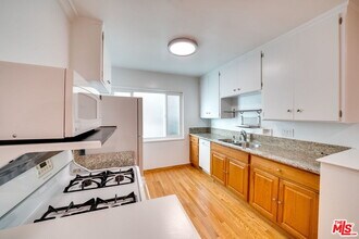 927 6th St in Santa Monica, CA - Building Photo - Building Photo