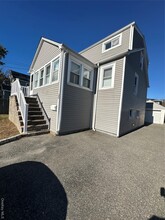 32 Mc Kinley Ave in Lindenhurst, NY - Building Photo - Building Photo