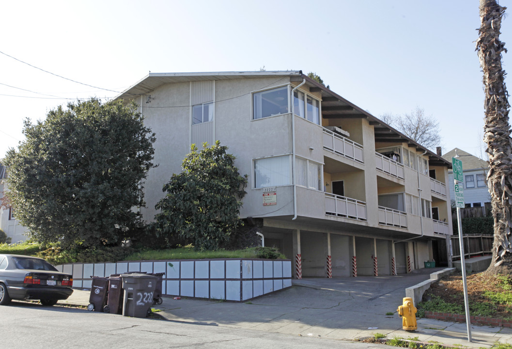 22221 Main St in Hayward, CA - Foto de edificio