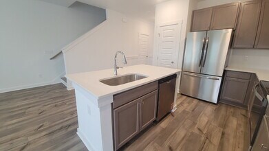 7580 Discovery Pt Dr NW in Huntsville, AL - Building Photo - Building Photo