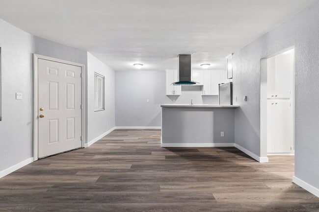 927 Daisy Ave, Unit 08 in Long Beach, CA - Foto de edificio - Building Photo
