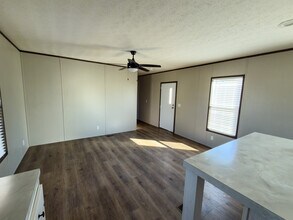 133 Ponderosa Way in Sanger, TX - Foto de edificio - Building Photo