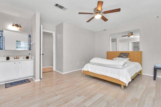 property at 5837 W Sunforest Dr