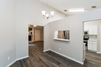 2030 Avila Way in Middleburg, FL - Foto de edificio - Building Photo