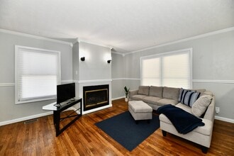 5831 Suburban Dr, Unit Studio A in Indianapolis, IN - Building Photo - Building Photo