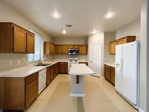 6084 Villa Trieste Ct in Las Vegas, NV - Building Photo - Building Photo