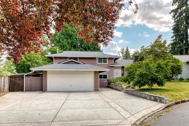 17027 NE 19th St in Bellevue, WA - Building Photo - Building Photo