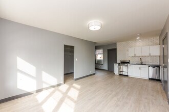 944 W Montrose Ave in Chicago, IL - Building Photo - Building Photo