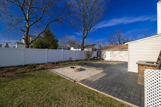 1558 9th St in West Babylon, NY - Building Photo - Building Photo