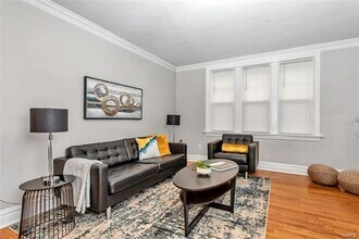 7557 Buckingham Dr in Clayton, MO - Building Photo - Building Photo