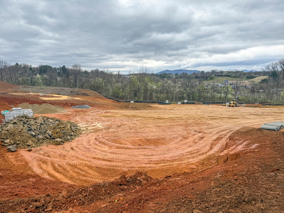 Smith Ridge Commons in Roanoke, VA - Building Photo