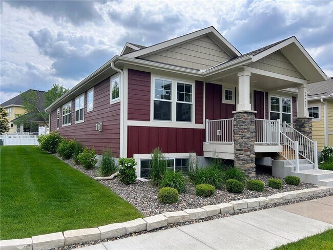 15590 Duck Trail Ln in Apple Valley, MN - Building Photo - Building Photo