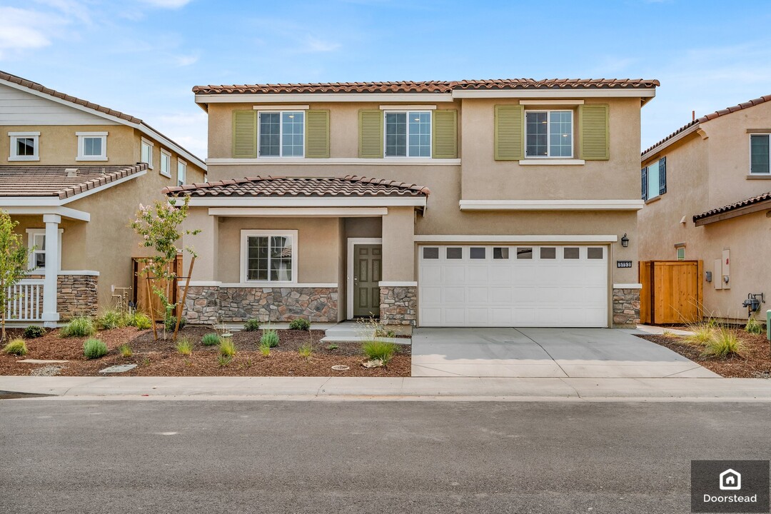 5153 Cloud Burst Way in Roseville, CA - Building Photo