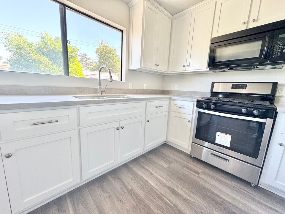 619 N Kingsley Dr in Los Angeles, CA - Building Photo