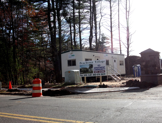 Peachtree Village in Avon, CT - Foto de edificio - Building Photo