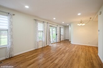 1051 Rockport Dr in Carol Stream, IL - Building Photo - Building Photo