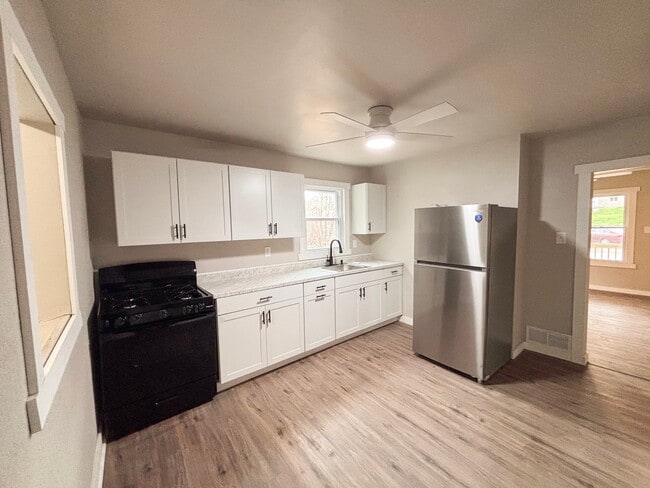 489 Evergreen Rd, Unit 489B Evergreen Rd