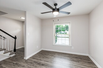 Cove Harbor Townhomes in Hampton, VA - Foto de edificio - Interior Photo