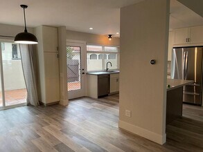 11918 Rancho Bernardo Rd in San Diego, CA - Foto de edificio - Building Photo