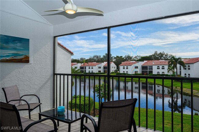 583 Beachwalk Cir in Naples, FL - Foto de edificio - Building Photo