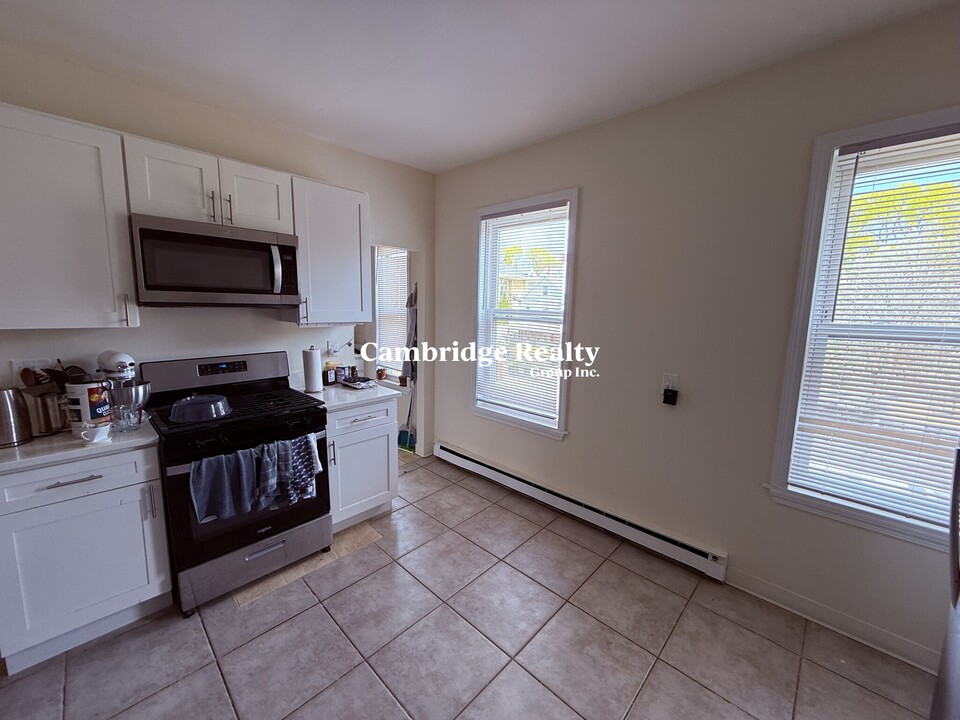 25 Granite St, Unit 3R in Somerville, MA - Building Photo