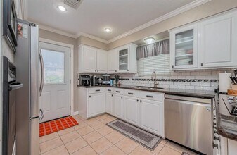 4 Kensington Ct in Conroe, TX - Building Photo - Building Photo