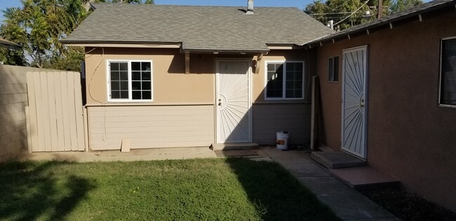 1510 Haldon St, Unit D in Bakersfield, CA - Building Photo - Building Photo