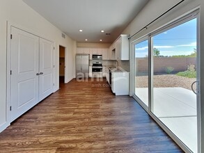 8186 Inhibition Ct in Las Vegas, NV - Foto de edificio - Building Photo