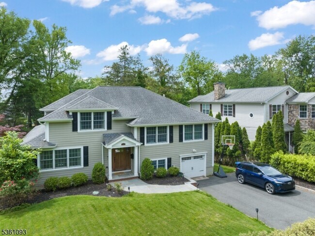 122 Hobart Ave in Millburn, NJ - Building Photo - Building Photo
