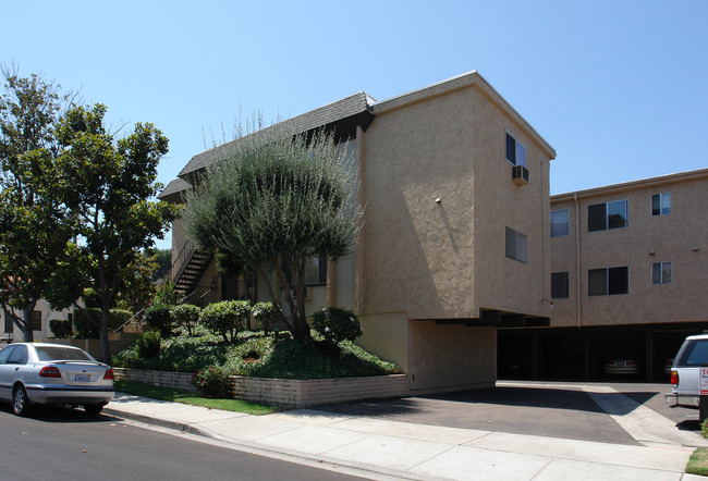 8131 Lemon Cir in La Mesa, CA - Foto de edificio - Building Photo