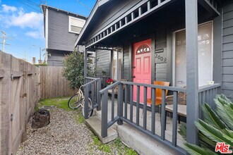 2009 Dell Ave in Los Angeles, CA - Building Photo - Building Photo