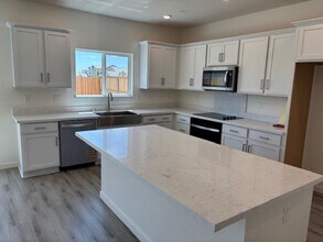 7137 Vail Rnch Rd in Roseville, CA - Building Photo - Building Photo