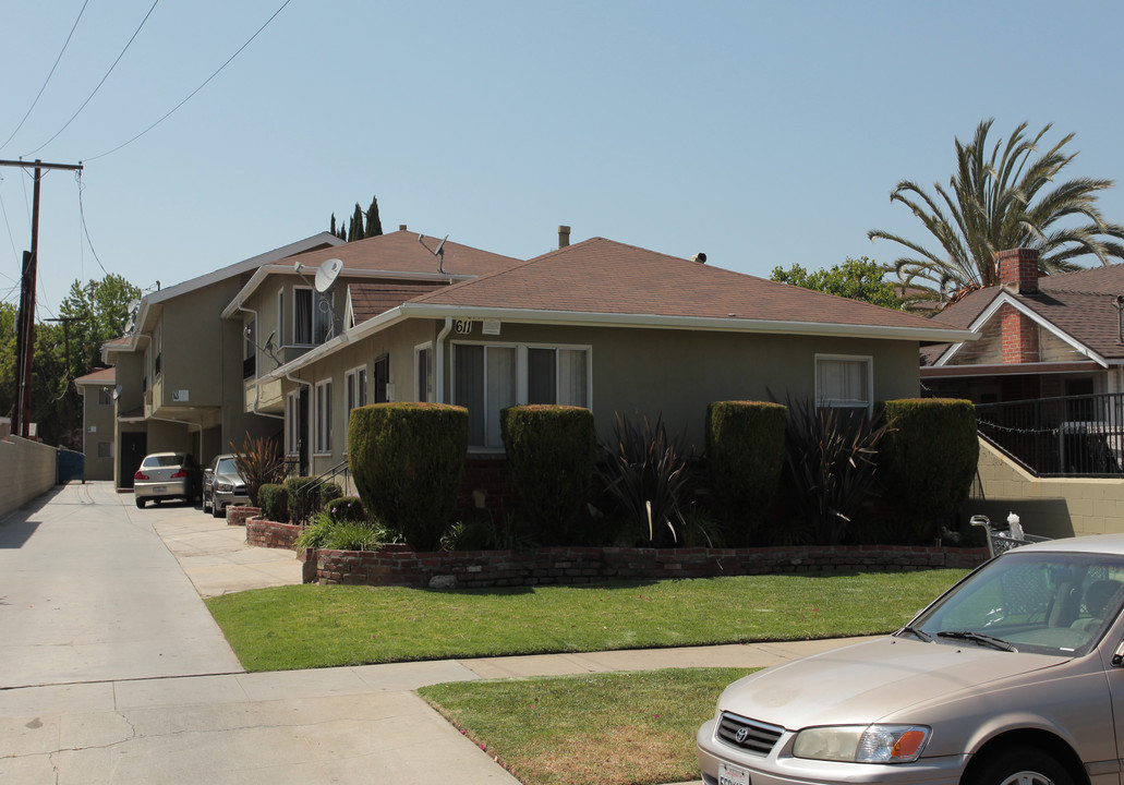 611 S Myrtle Ave in Inglewood, CA - Building Photo