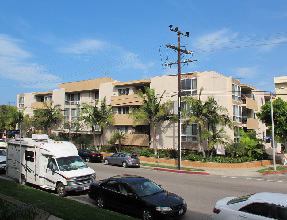 8225 Manitoba St in Playa Del Rey, CA - Building Photo