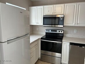 111 Ocean Park Ln in Cape Canaveral, FL - Foto de edificio - Building Photo