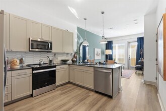 1950 Winrock Blvd in Houston, TX - Building Photo - Building Photo