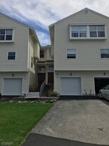 41 Rhea Run in Newton, NJ - Building Photo