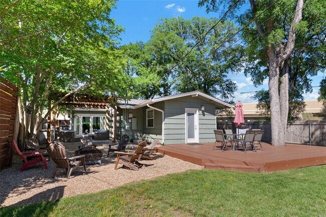 property at 2105 Westover Rd