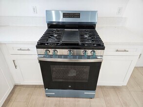 22026 Saticoy St in Los Angeles, CA - Building Photo - Building Photo