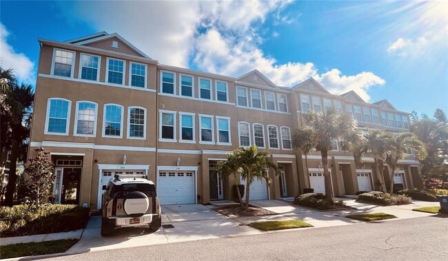 2915 Pointeview Dr in Tampa, FL - Building Photo - Building Photo