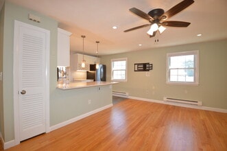 18 Austin Ct, Unit D in Saugus, MA - Building Photo - Building Photo